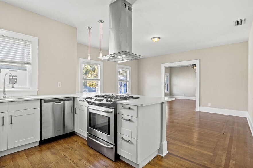 Building Photo - 1334 N Laura St