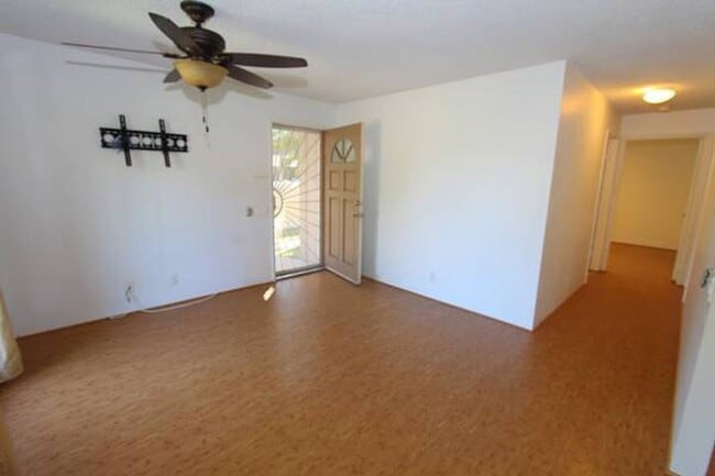 Building Photo - 2bd 1.5 ba 2 pkg townhome at Palm Villas g...