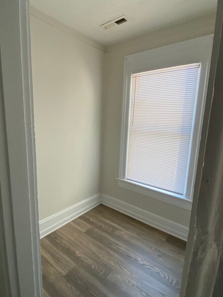 Bonus room - 5220 Carthage Ave