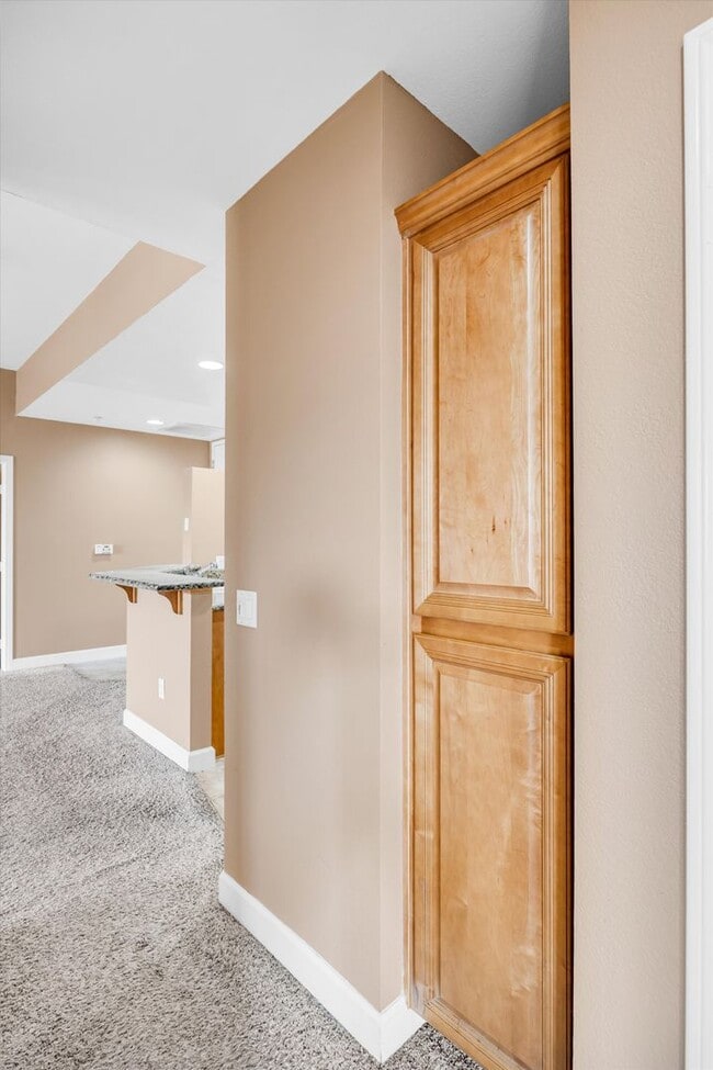 Building Photo - Sought after Park Avenue Condominiums/Top Floor Three Bedroom