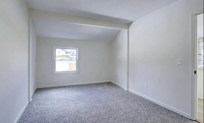 Building Photo - Beautifully remodeled 4-bedroom, 2-bath ho...