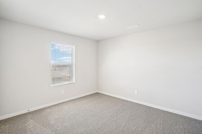 Building Photo - 516 Ezra Ln