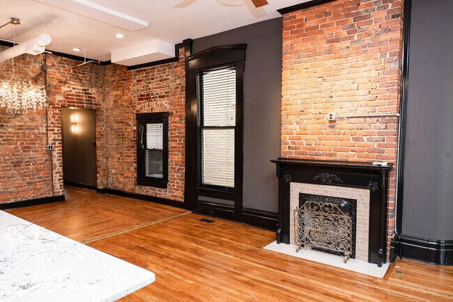 Building Photo - 275 S Limestone