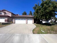 Building Photo - Beautifully upgraded 4 bedroom Murrieta home!