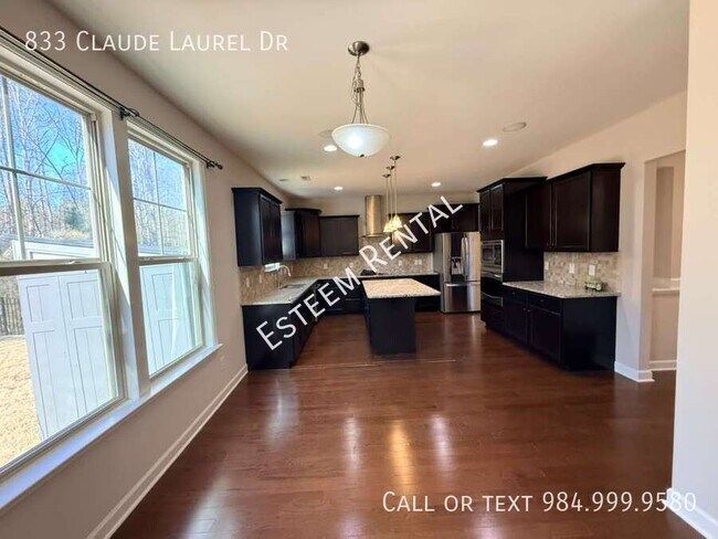 Building Photo - 833 Claude Laurel Dr