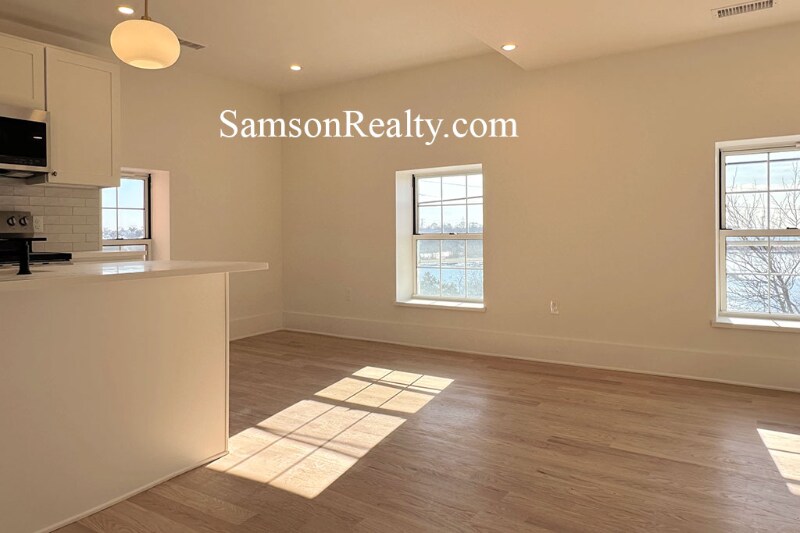 Building Photo - 31 Hope St