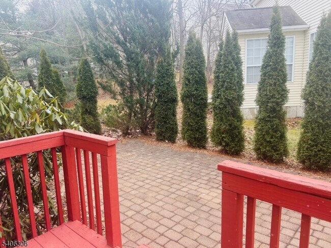 Building Photo - 226 Winding Hill Dr