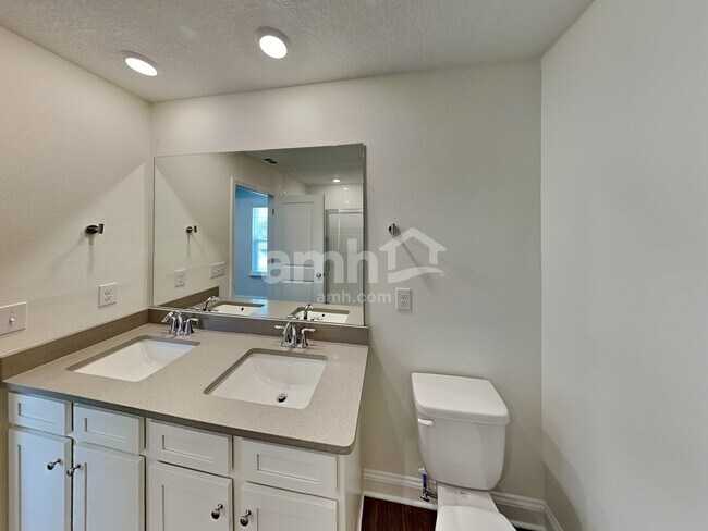 Building Photo - 237 Onate Cir