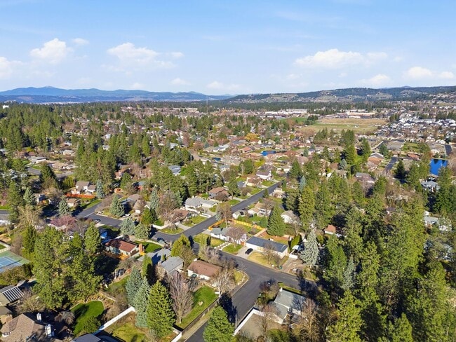 Building Photo - Stunning Fully Renovated 4BR + Bonus on Spokane's South Hill - Chef's Kitchen, 2-Car Garage & Bac...