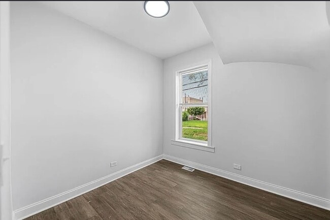 Building Photo - 7912 S Ada St