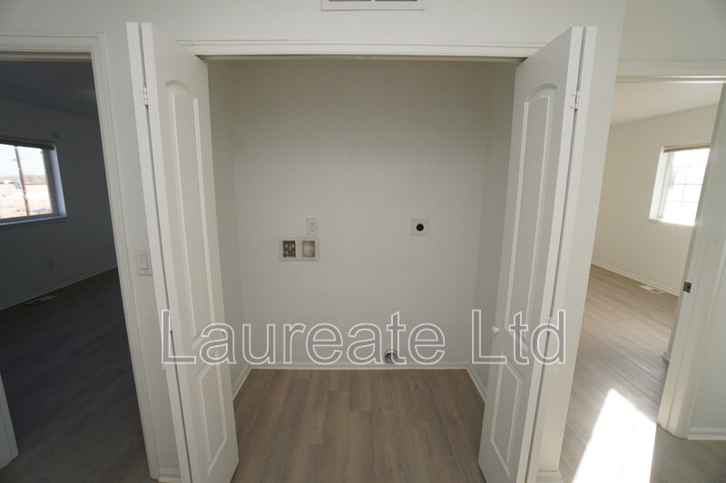 Building Photo - 2995 W Yale Ave