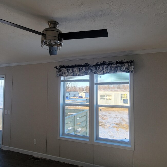 Building Photo - 209 Golfview Ct