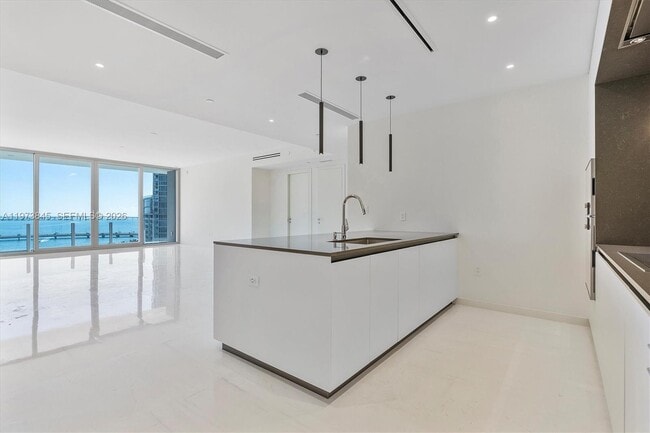 Building Photo - 300 Biscayne Blvd Way