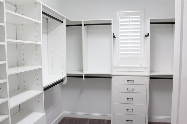 Building Photo - 9308 Villa Norte Dr
