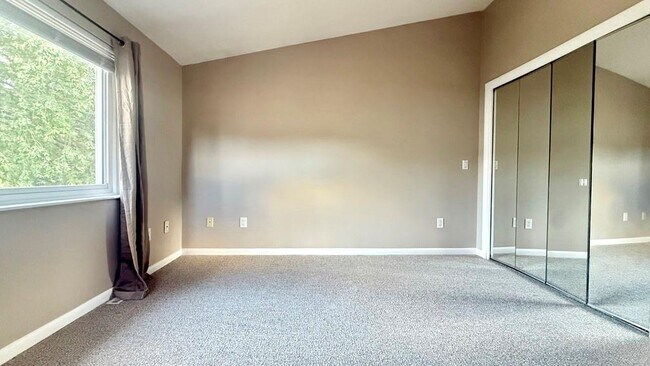Building Photo - 863 Stratford Ln