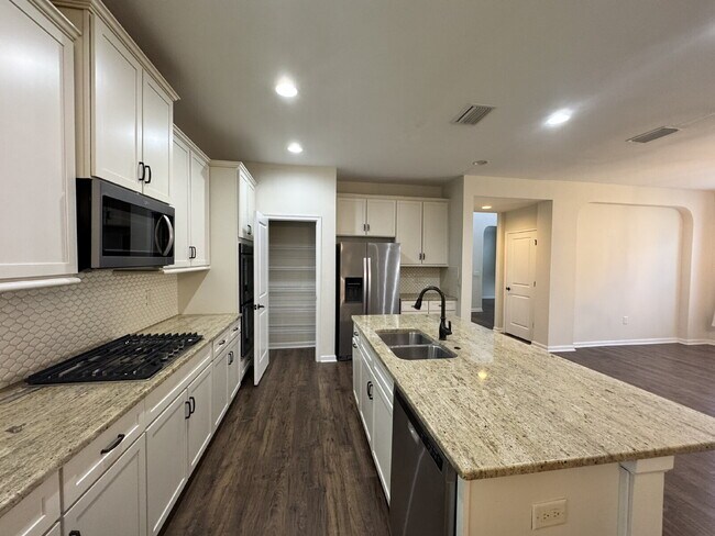 Building Photo - Apply now gets 15-Days rent for FREE!  3-Bed Home plus a Office room with Granite Touches & Spaci...