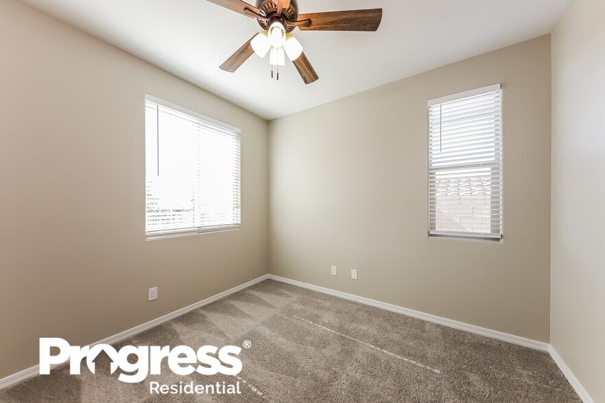 Building Photo - 10642 W Anna Ave