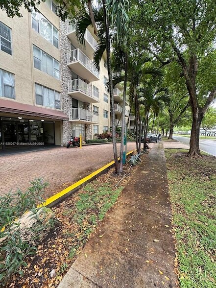Building Photo - 1805 Sans Souci Blvd