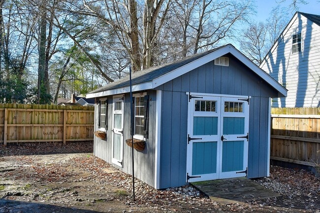 Building Photo - Spacious Ranch in Hickory