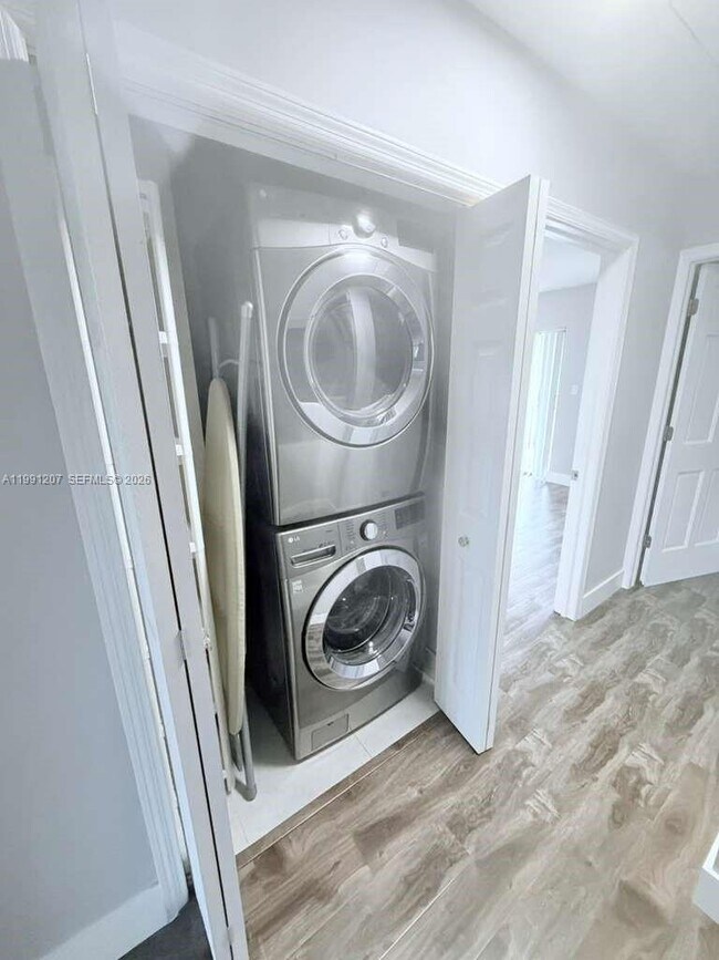 Building Photo - 8517 NW 9th Pl