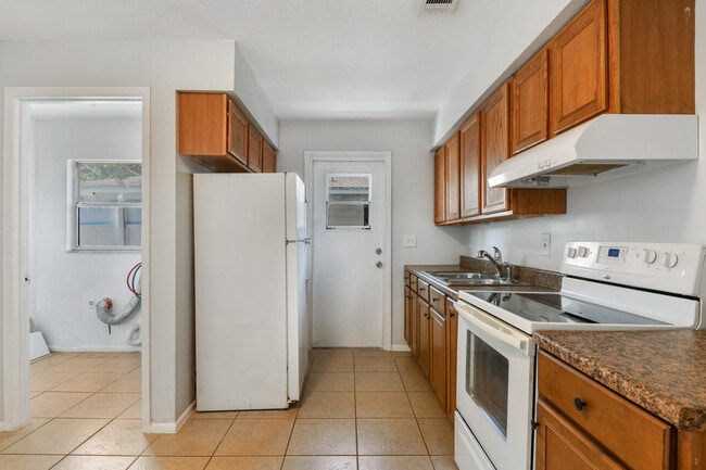 Building Photo - 408 N Rosland Dr