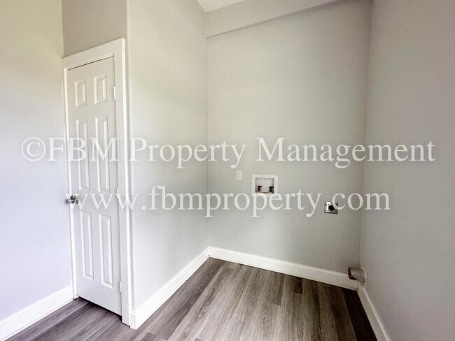 Building Photo - 518 N 26th St