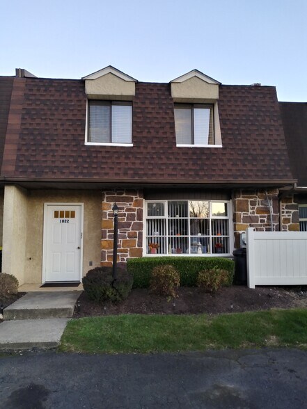 Exterior View - 1022 Gum Pl