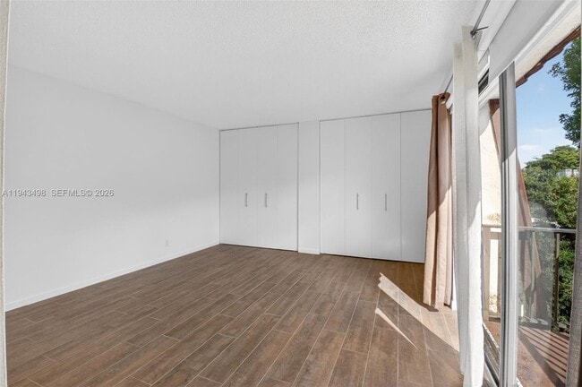 Building Photo - 3007 San Clara Dr