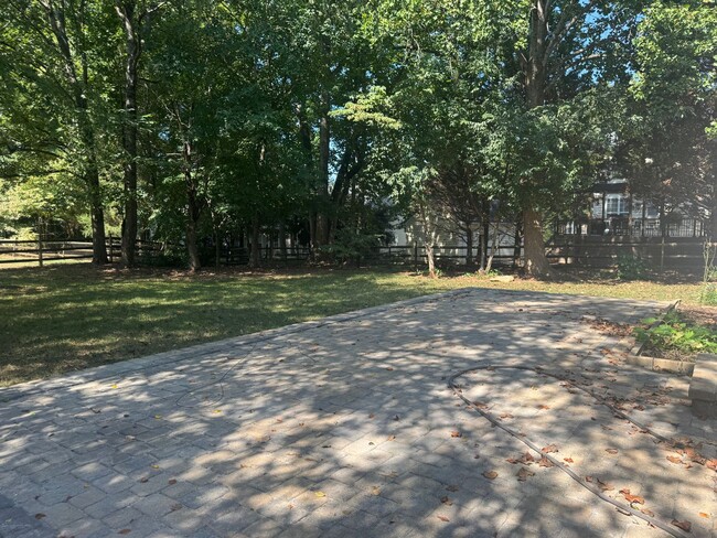 Building Photo - 800 Pinkney Pl