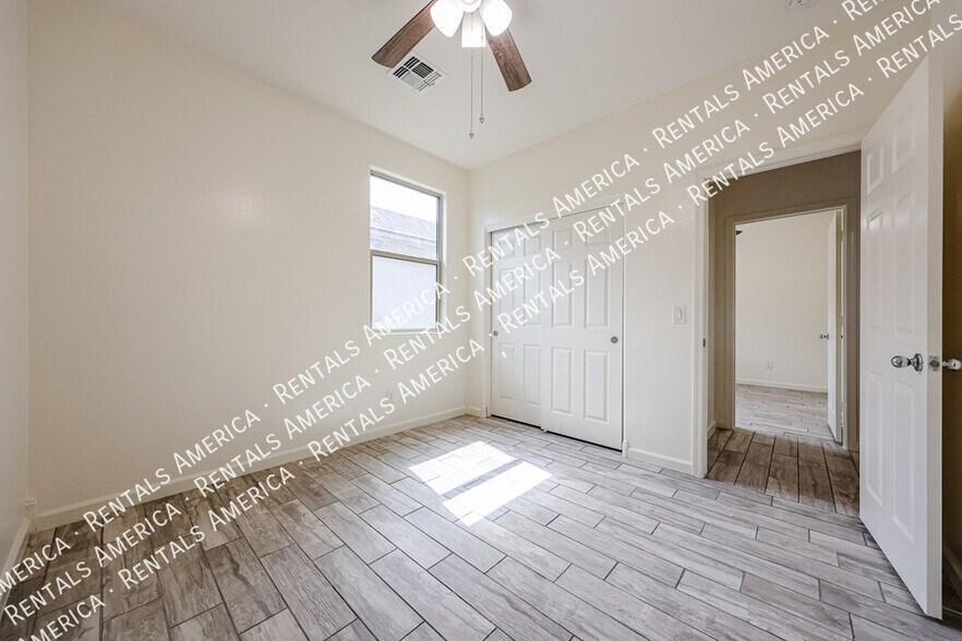 Building Photo - 9820 W Sanna St