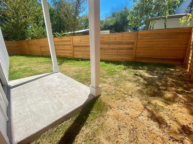 Building Photo - 6809 Montana St