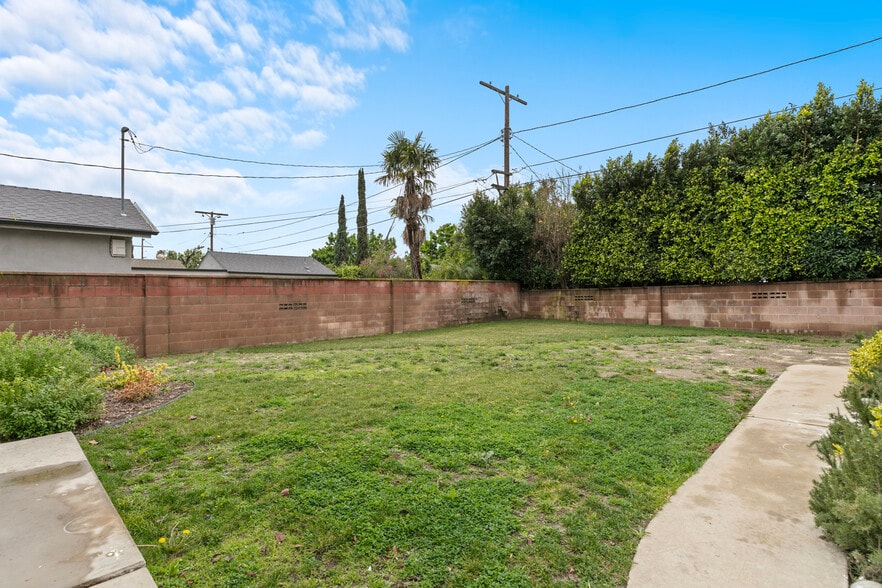 Building Photo - 6921 Bluebell Ave