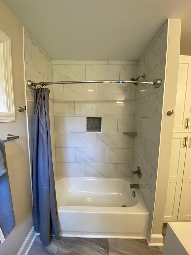 Building Photo - Spacious 3BR/3BA Home with Private Baths – Great for Students