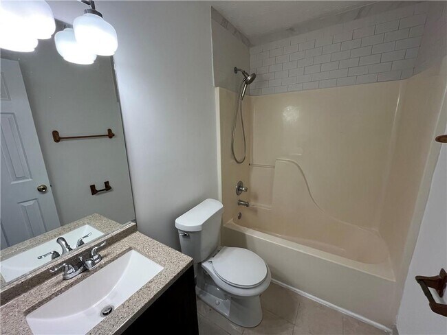 Building Photo - 678 Arbour Way