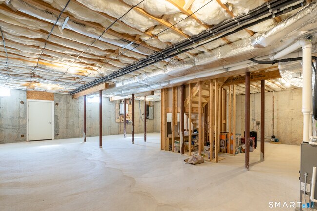 Building Photo - 112 Stallion Dr