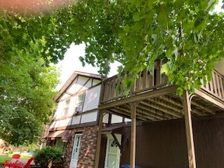 Building Photo - 2200 Brookview Ct