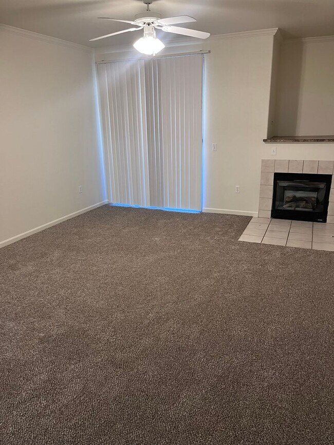 Building Photo - NICE CONDO AT THE RESERVES @ GALLERIA IN ROSEVILLE!!