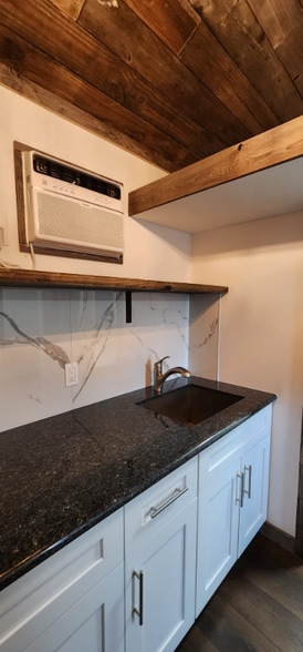 Building Photo - 6835 Purvis Ln