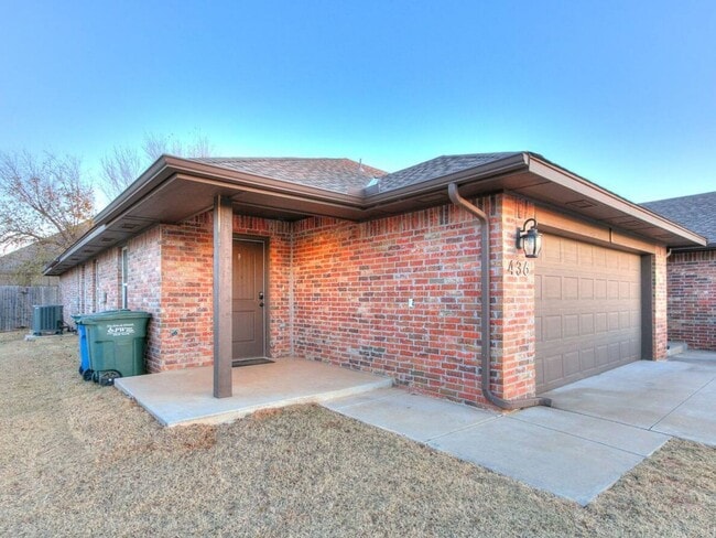 Building Photo - Modern 3BR/2BA Duplex | All Utilities Included | Downtown Edmond