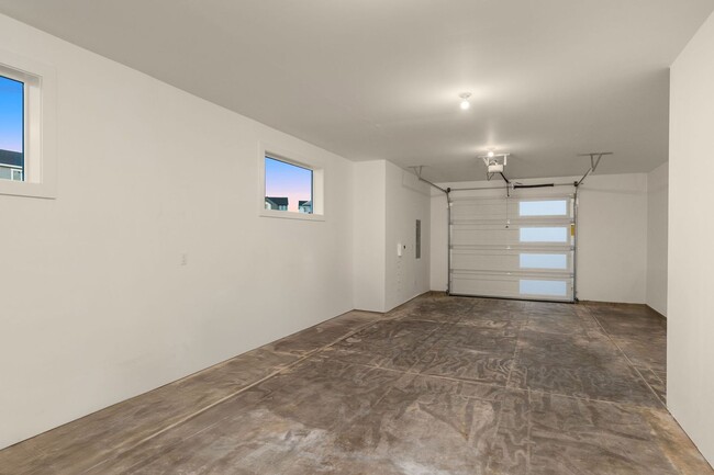 Building Photo - BRAND NEW DUAL PRIMARY BEDROOM Townhome in...