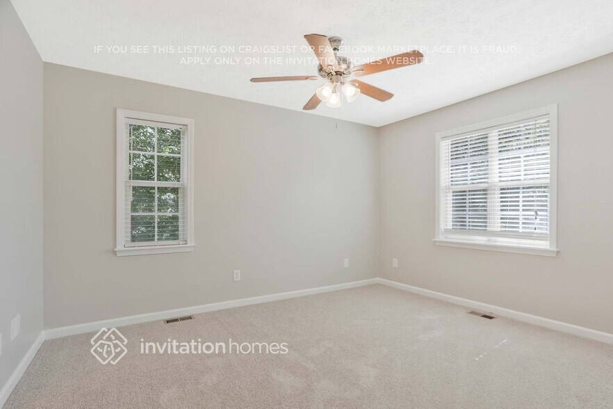 Building Photo - 301 Willow Ln