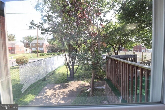 Building Photo - 817 Chillum Rd