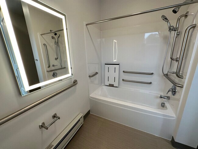 Building Photo - 409 Elm St