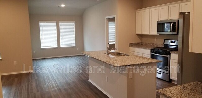 Building Photo - 3102 Debbie Ln