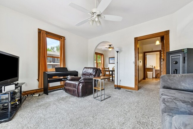 Building Photo - Charming Westside 4 Bedroom Home