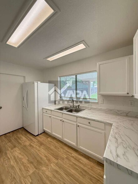 Building Photo - 6811 Evercrest Ln