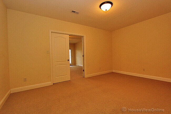 Building Photo - 2358 Garrett Ln