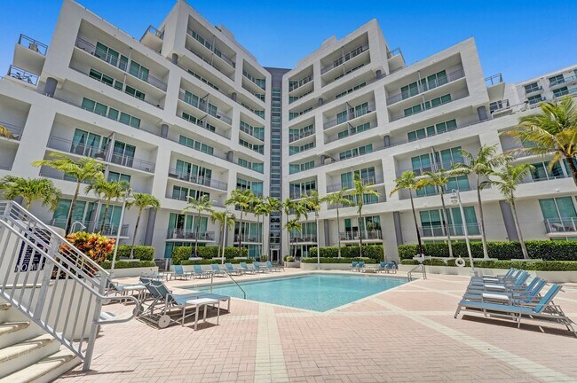 Building Photo - 1 bedroom and 1 bath condo located east side of Biscayne Blvd Miami Florida