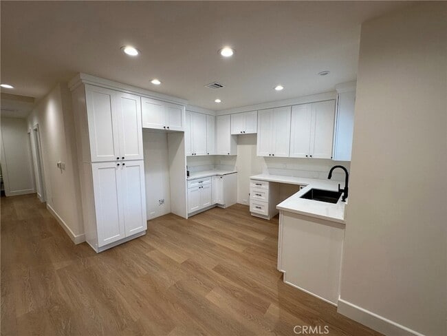 Building Photo - 1155 N Currier Ave