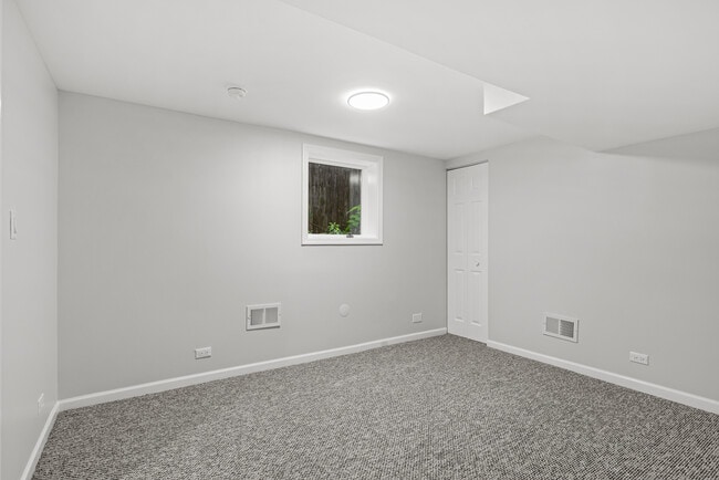 Building Photo - 236 Callan Ave